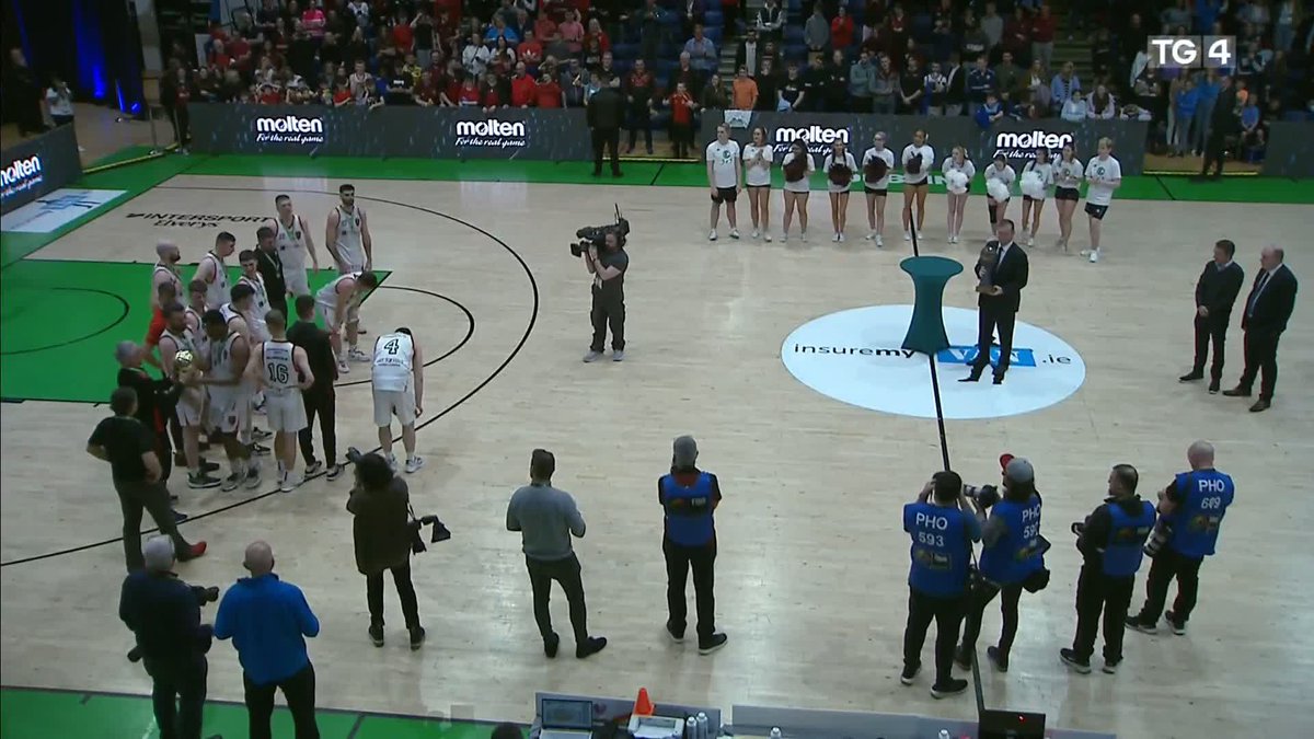 Pictiúr ó twitter.com